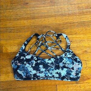 lululemon free to be wild bra, size 8